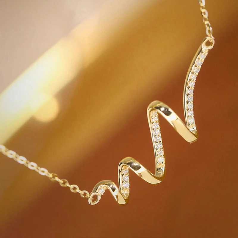 Huitan Wave Shaped Women Pendant Necklaces Wedding Party Engagement Daily Versatile Accessories Inlaid Shiny CZ Trendy Jewelry M251216