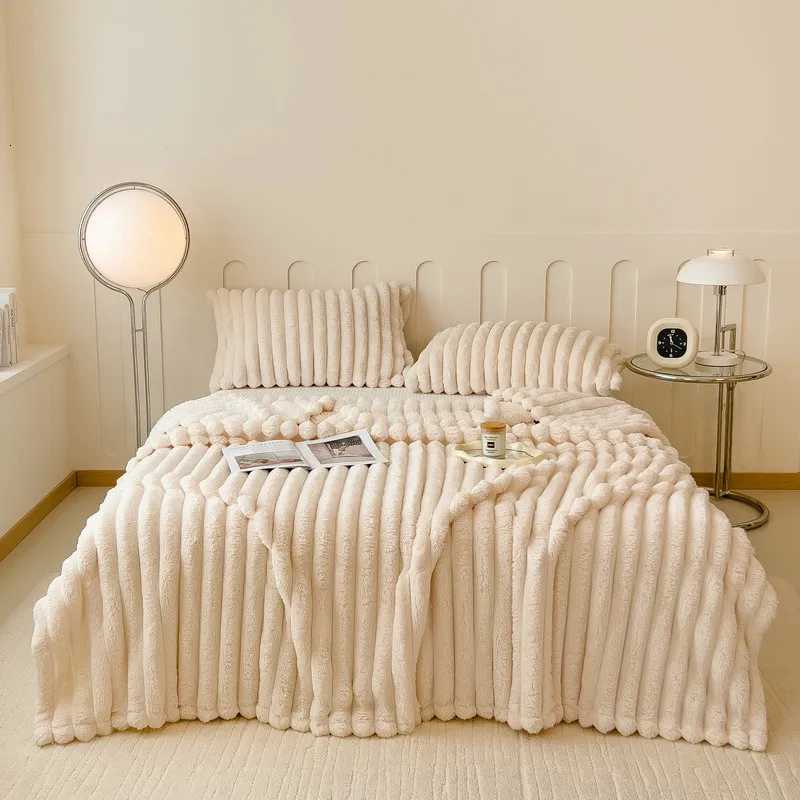 New Autumn Winter Artificial Rabbit Plush Blanket Warmth Comfortable Sofa Blankets Thickened Warm Multi-functional Throw Blanket H251216 - view 3