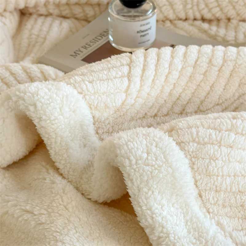 Artificial Lambswool Autumn Winter Jacquard Blanket Thickened Warmth Multi-functional Sofa Blankets Warm Comfortable Nap Blanket H251216 - view 6
