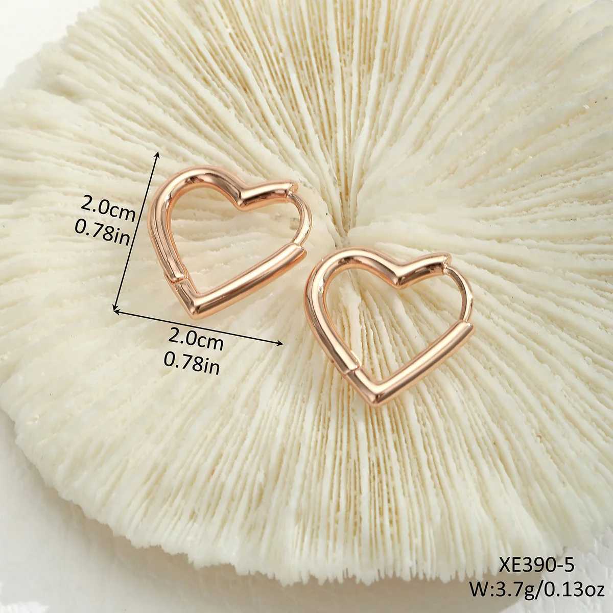 European and American Fashion Creative Design Heart Earrings Personalized Simple Elegant Cut Out Heart-Shaped Earrings G251216