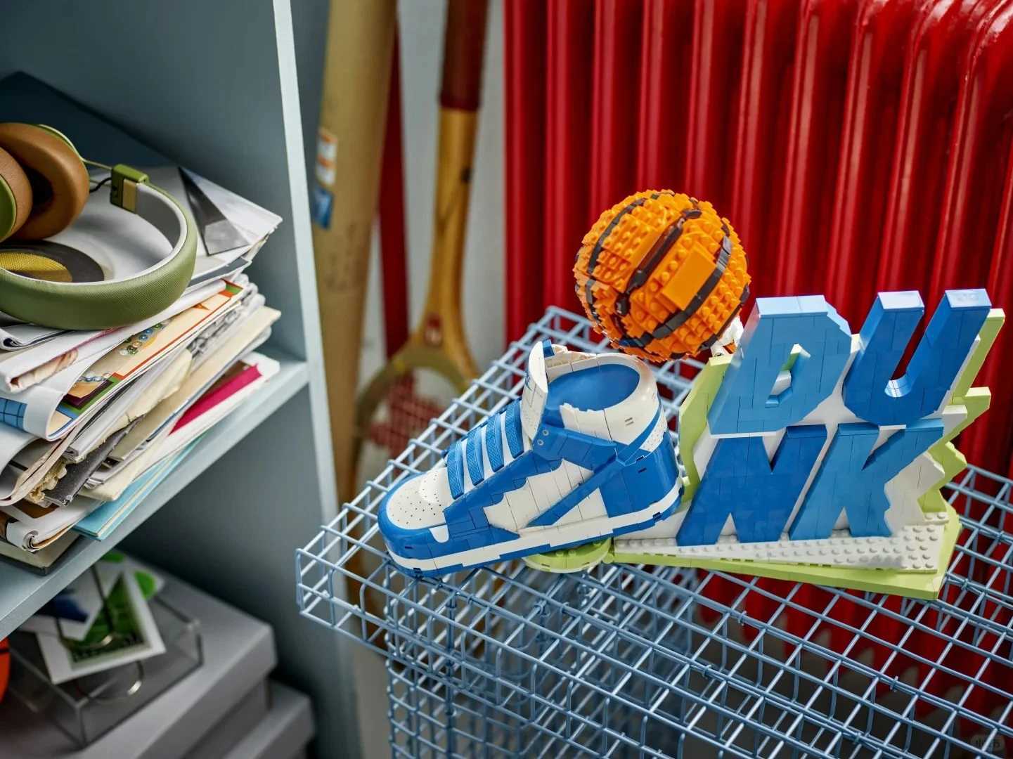 2025 New Sneaker 43008 Model Building Block Sets Christmas Birthday for Children Boys DIY Model Gifts Toys X251216