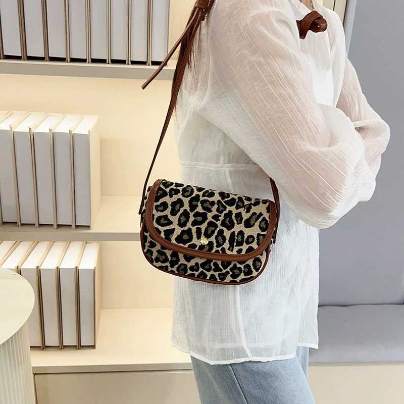 Leopard Print Phone Bag Women New Design Sling Shoulder Bags Compact Portable Flap Crossbody Bag M251216