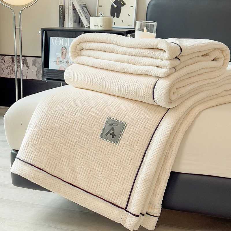 White Knitted Velvet Throw Blanket Soft Skin-Friendly Warm Fleece Bedspread All-season Multipurpose Quilted Blanket for Nap Sofa H251216 - view 7