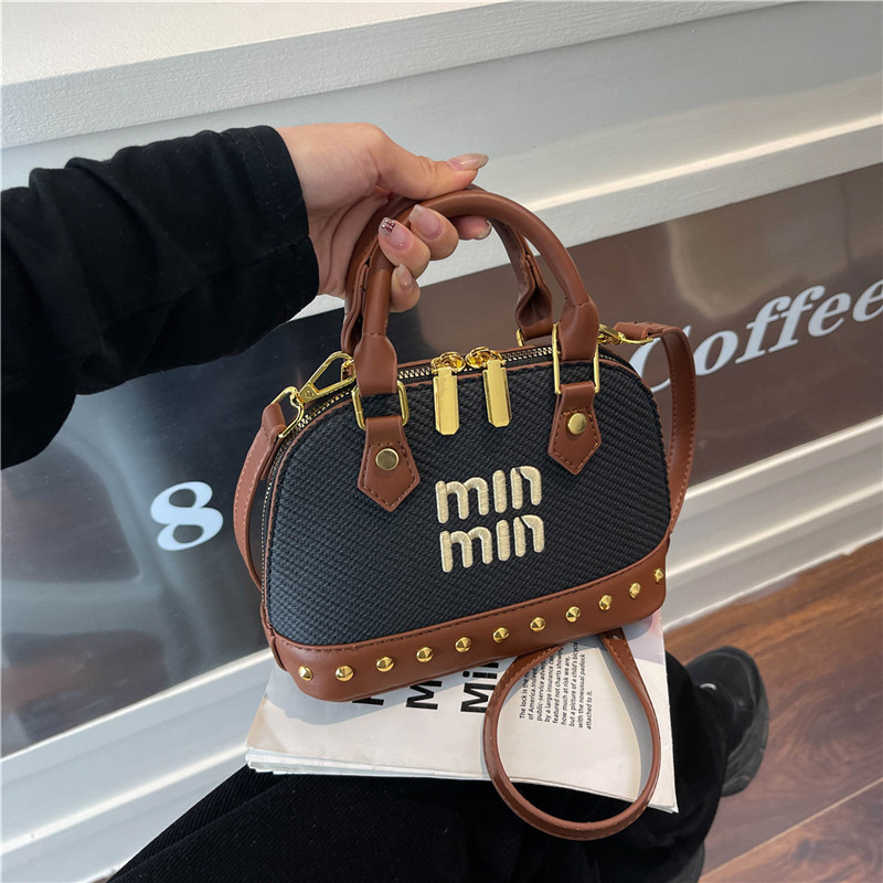 new Free delivery designer shoulder bag Fashionable casual workplace minimalist texture commuting crossbody bag