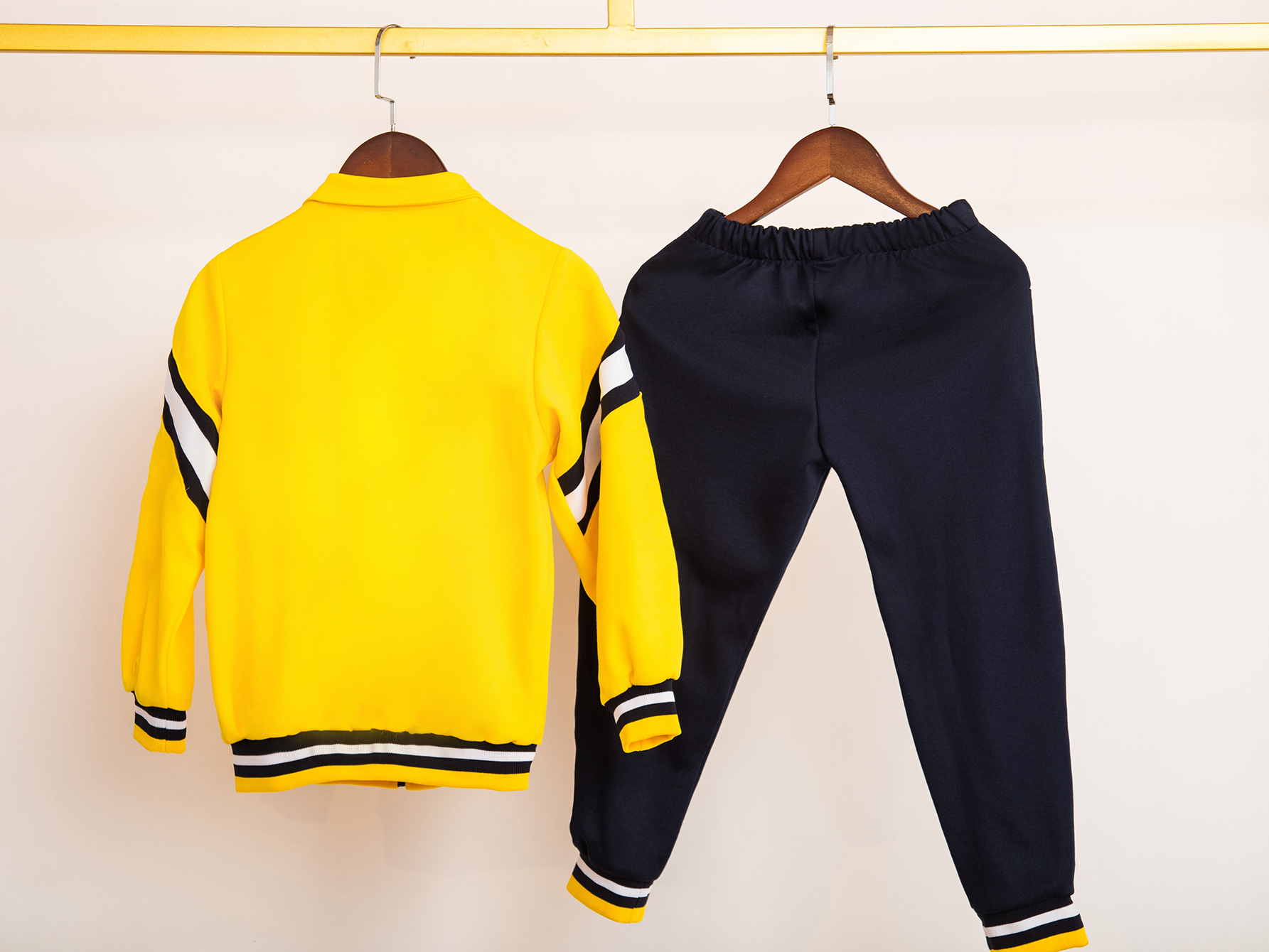 Activewear yellow and navy blue color combination sports outfit