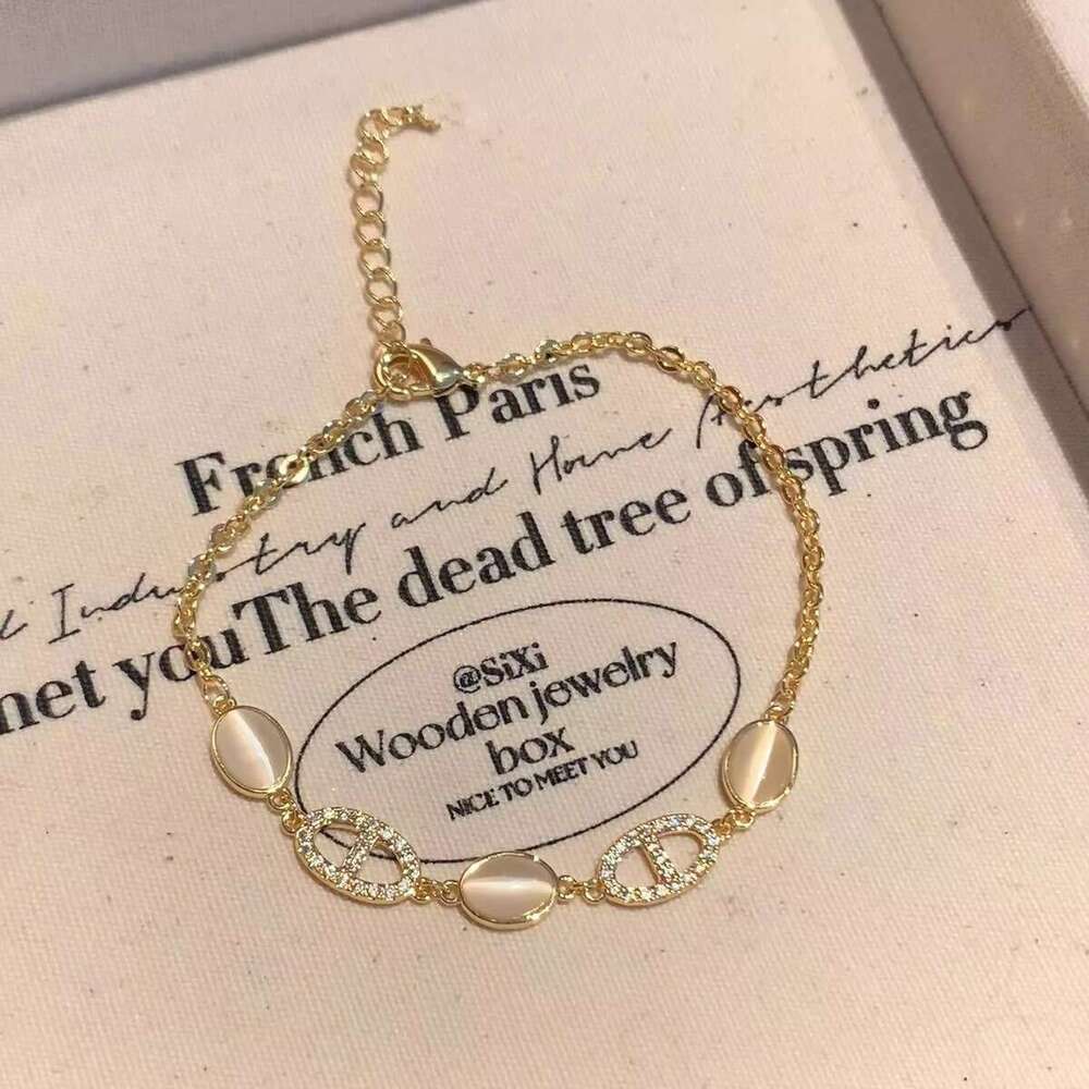 Zircon Oval Cat's Eye Stone Pig Nose Pendant Palace Style Elegant Temperament Bracelet Light High-end Sense Jewelry