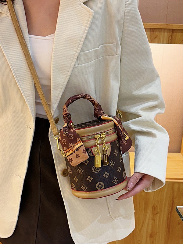 hot Free delivery designer shoulder bag Fashionable and elegant women's crossbody bag workplace commuting bag