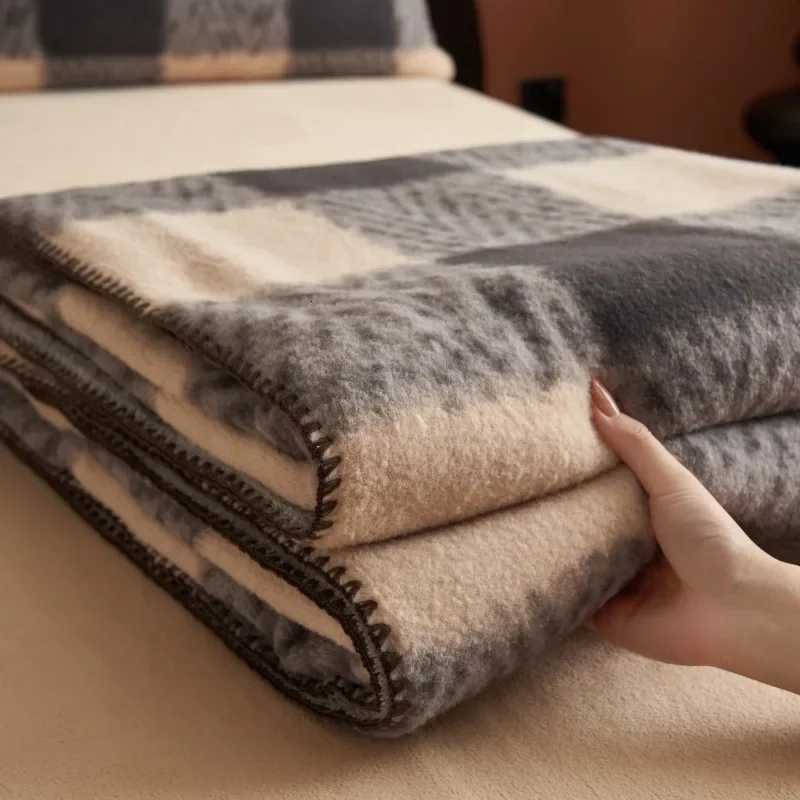 New thickened imitation cashmere milk fleece blanket shawl towel blanket coral fleece office blanket H251216 - view 7