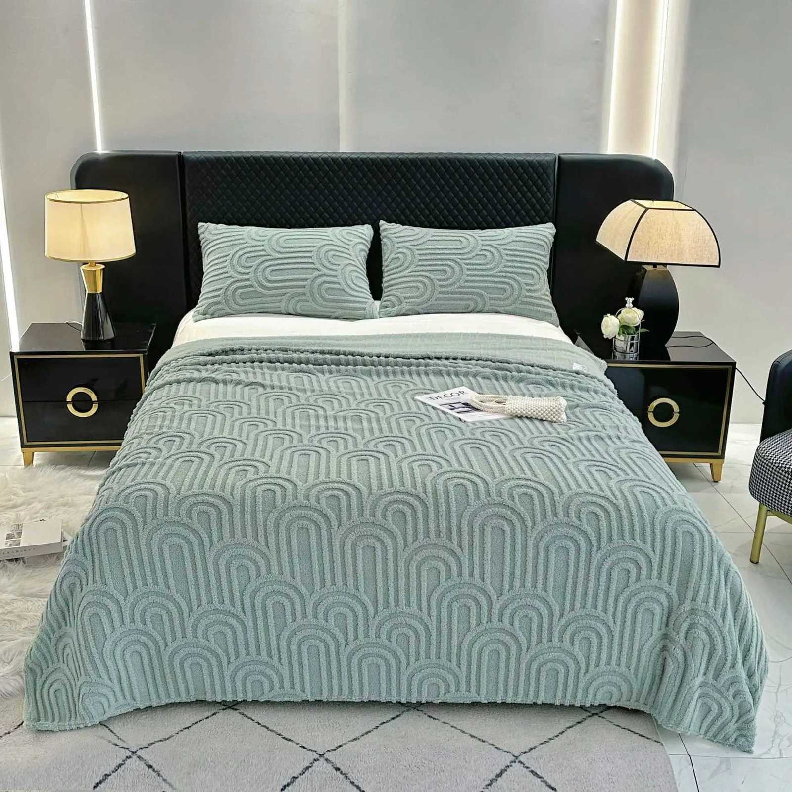 1pc Soft Flannel Blanket Skin-friendly Bedsheet Plain Color Sofa Towel Festive Gifts Travel Shawl Nap Blankets H251216 - view 3