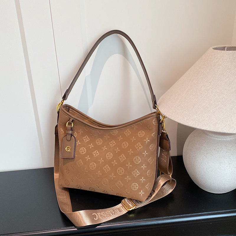 Free delivery designer shoulder bag Simple and comfortable women's crossbody bag casual and lightweight shoulder bag