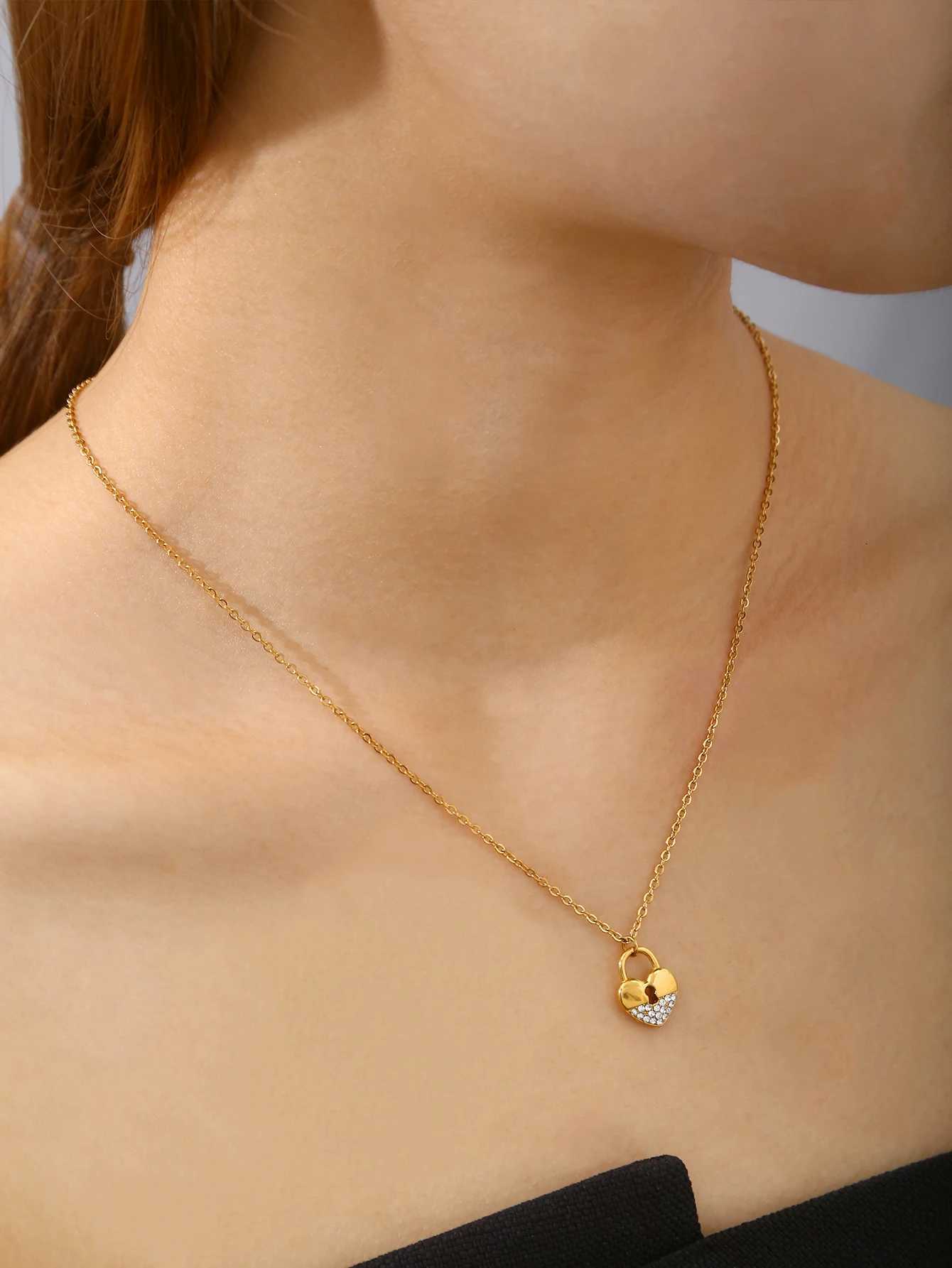 Niche Delicate Temperament Romantic StainlESS Steel 18K Gold Plated With Diamonds Lock Pendant CollaRBone Chain Female M251216