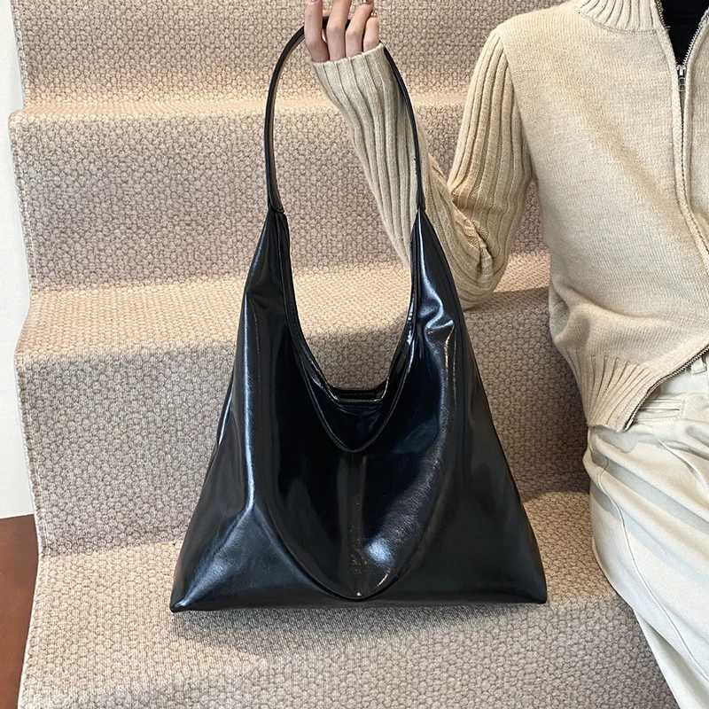 Trendy Wine Red Hobo Bag Vintage Large Capacity Underarm Bag Single Shoulder Simple Shoulder Bag Commute Women Tote M251216