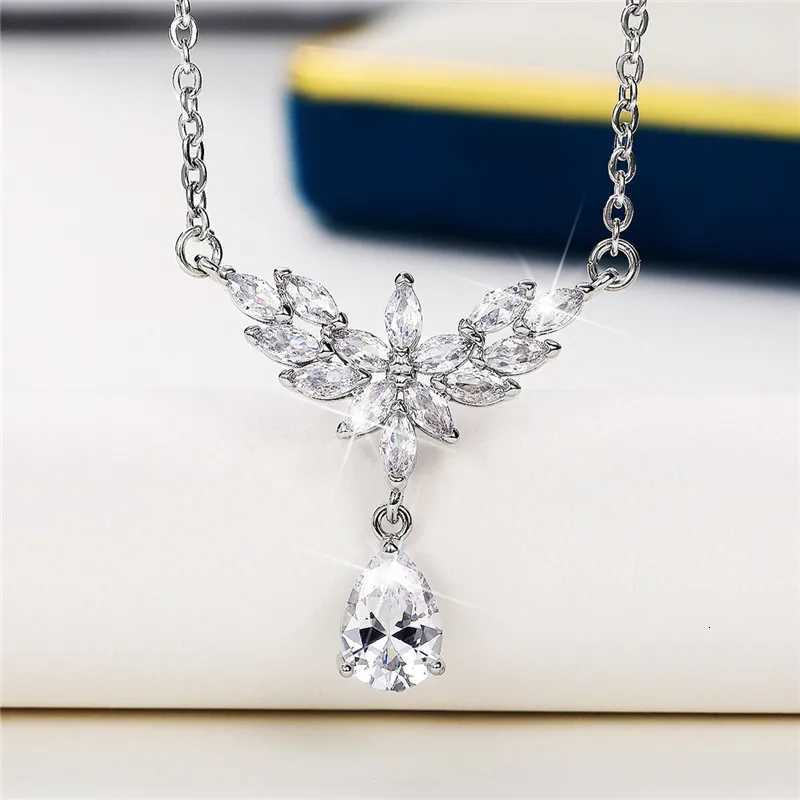 Huitan Aesthetic Women Necklace Engagement Wedding Party Elegant Neck Accessories Crystal Cubic Zirconia Luxury Fashion Jewelry M251216