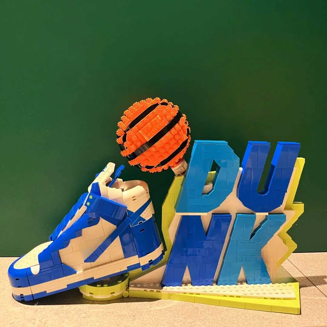 2025 New Sneaker 43008 Model Building Block Sets Christmas Birthday for Children Boys DIY Model Gifts Toys X251216