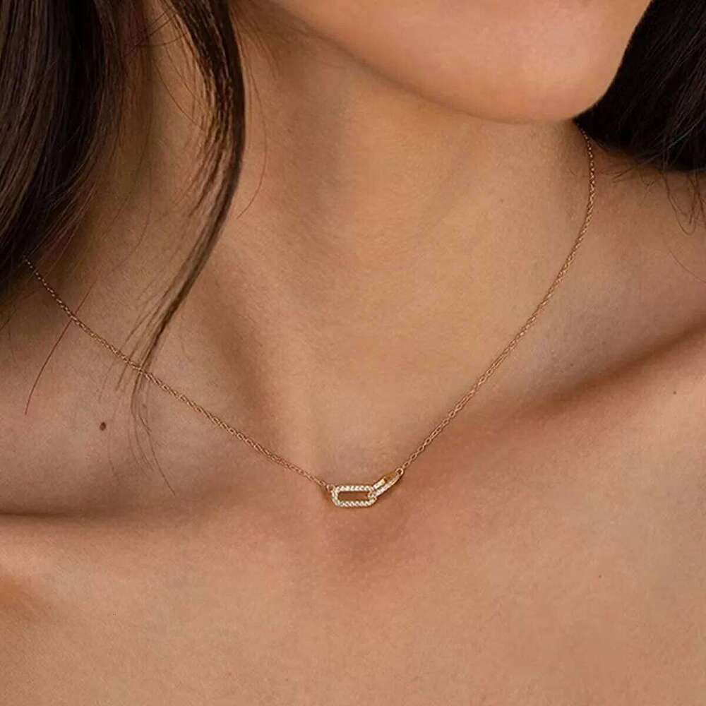 1-piece double-loop geometric collarbone chain necklace - a niche-designed, luxury-minimalist interlocking loop necklace. 25Q1215
