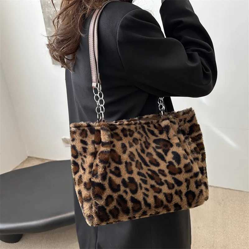 Plush Shoulder Underarm Handbag Women Leopard Tote Bags Lady Fluffy Shoulder Bag Chain Large Capacity Commuter Handle Bag M251216