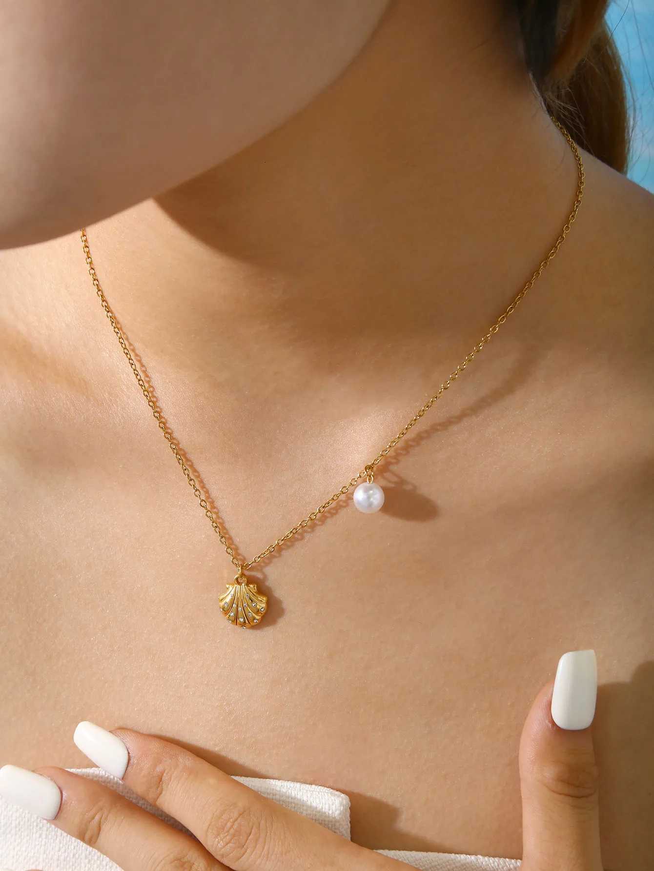 Beach Vacation Style Exquisite Temperament Romantic Stainless Steel With Diamonds Shell Pearl Pendant Collarbone Chain Female M251216