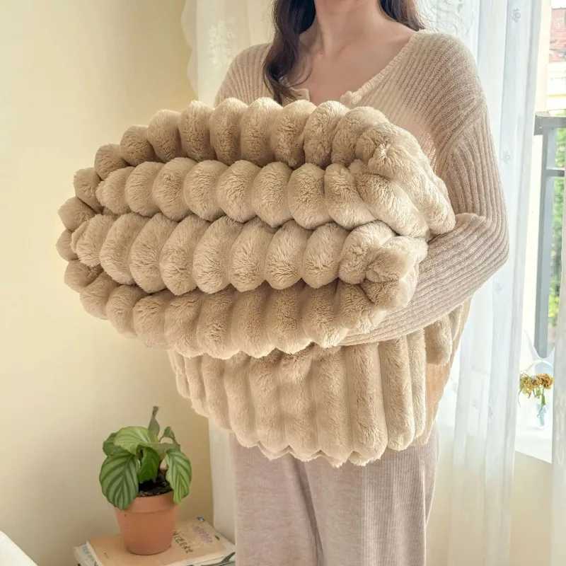 Multifunctional Flannel Blanket Thickened Material Suitable for Bedroom 1 Piece of Plush Blanket with Wide Terms Solid Color H251216 - view 7