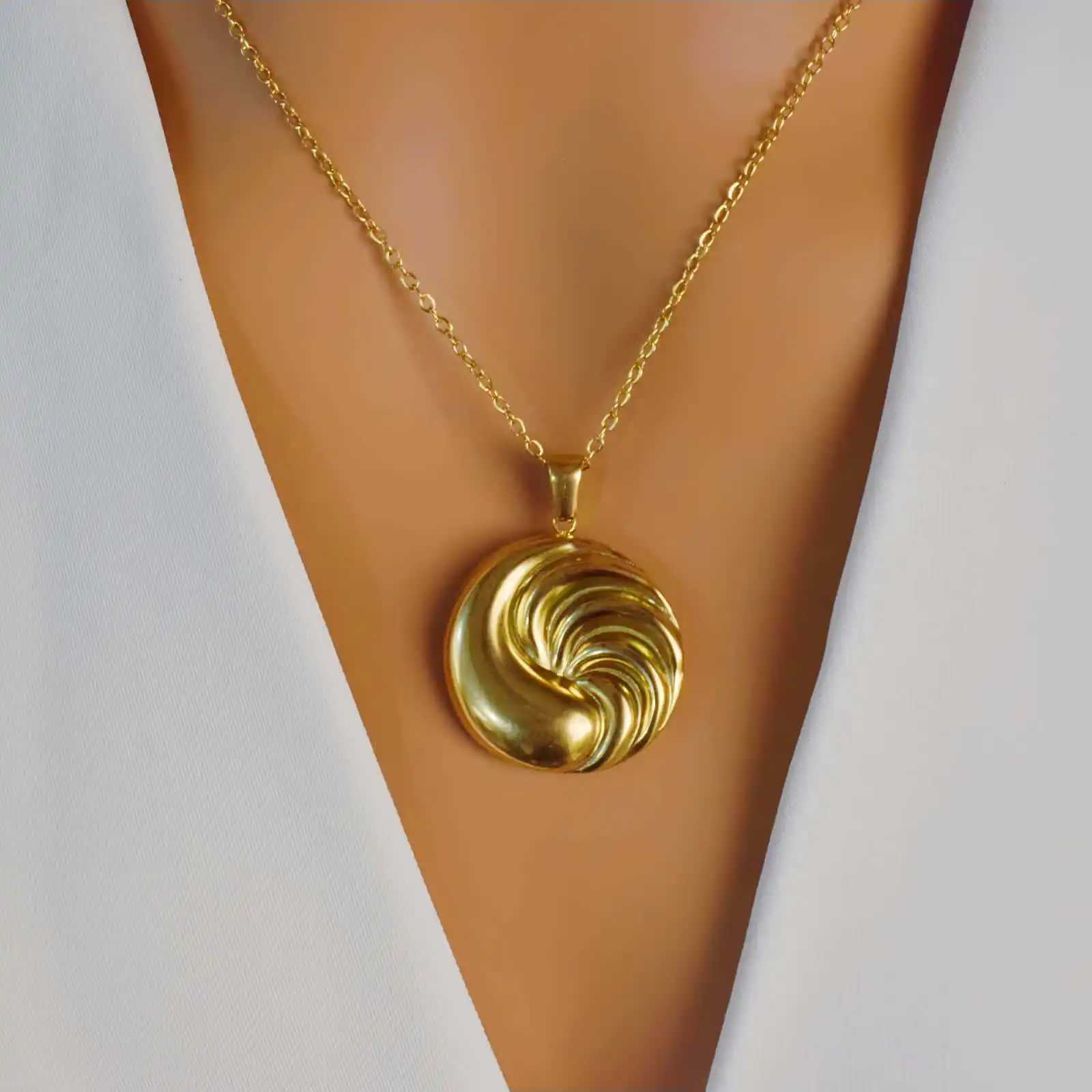 New Womens Round Vortex Thread Trend Pendant Design Personalized Necklace M251216