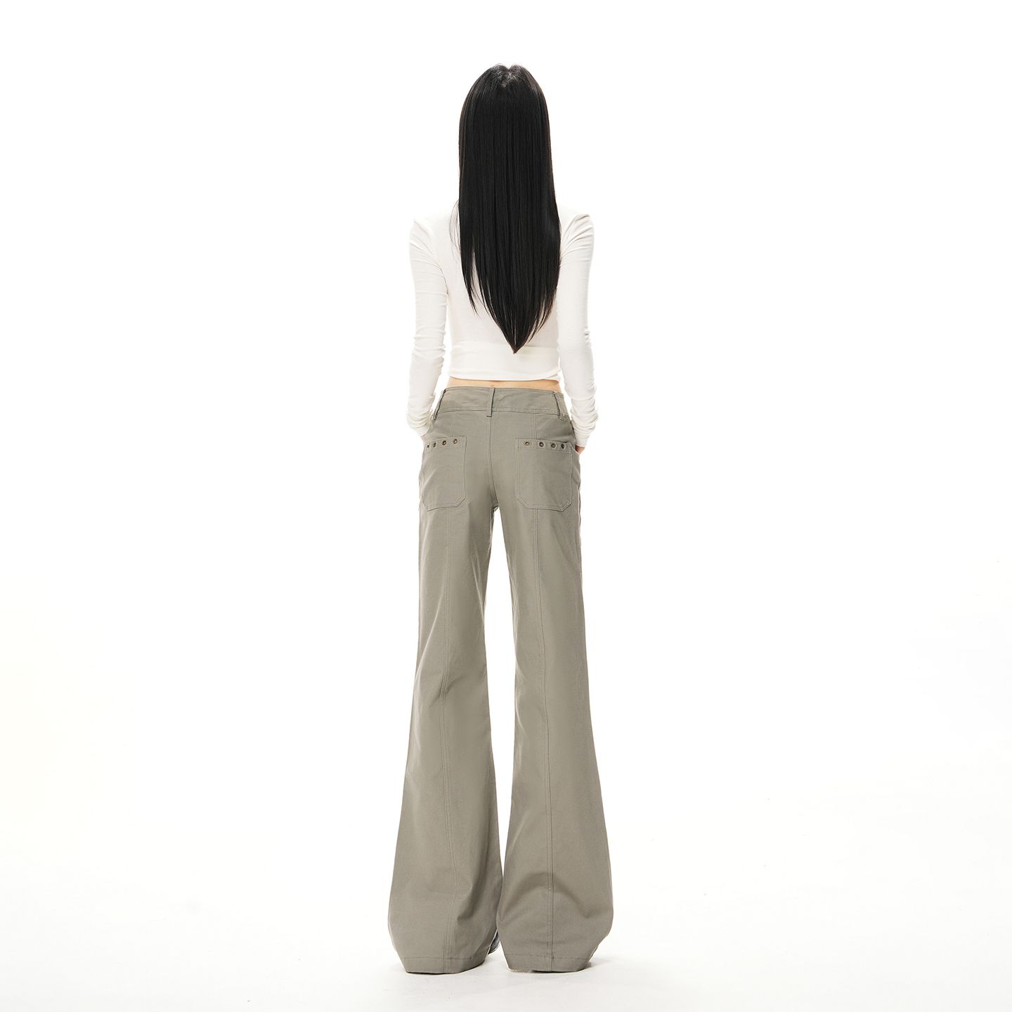 The new high street three-dimensional pocket design for the winter featuring street functional straight-leg slimming and slightly flared casual pants 