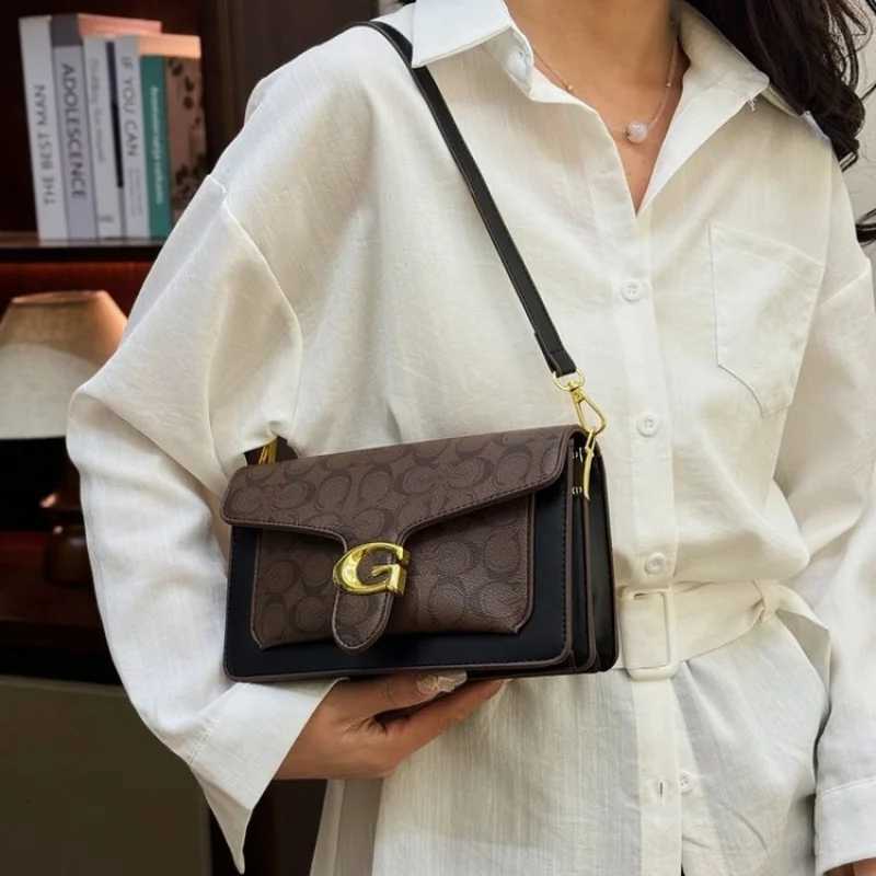 Womens Messenger Bag Made Of Premium Leather Boasting Paris Inspired And Vintage Chic Style M251216