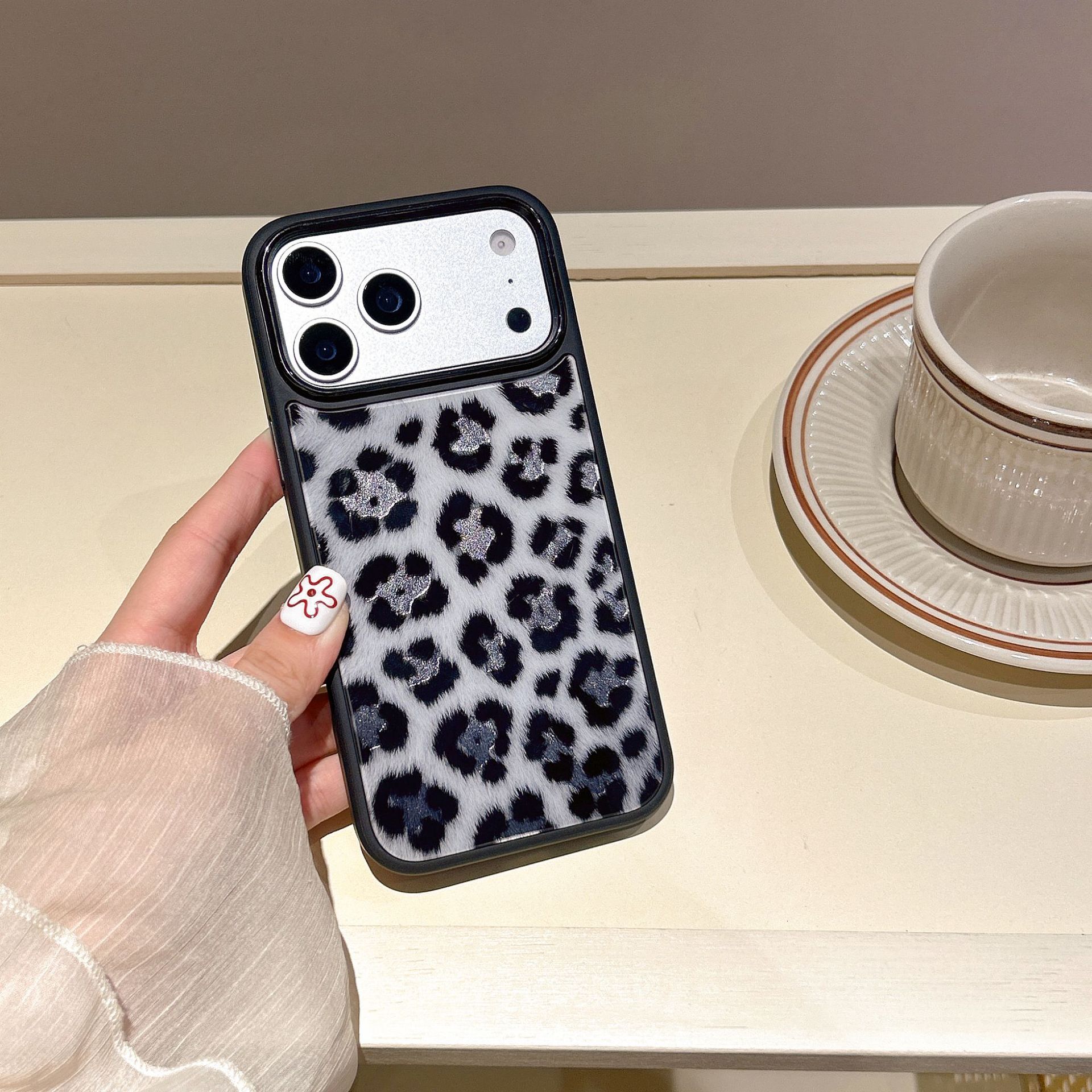 Gilt Leopard Pattern Compatible with iPhone 17 Pro Max Apple 16 Phone Case 15 Magnetic Stand European and American Foreign Trade Shockproof