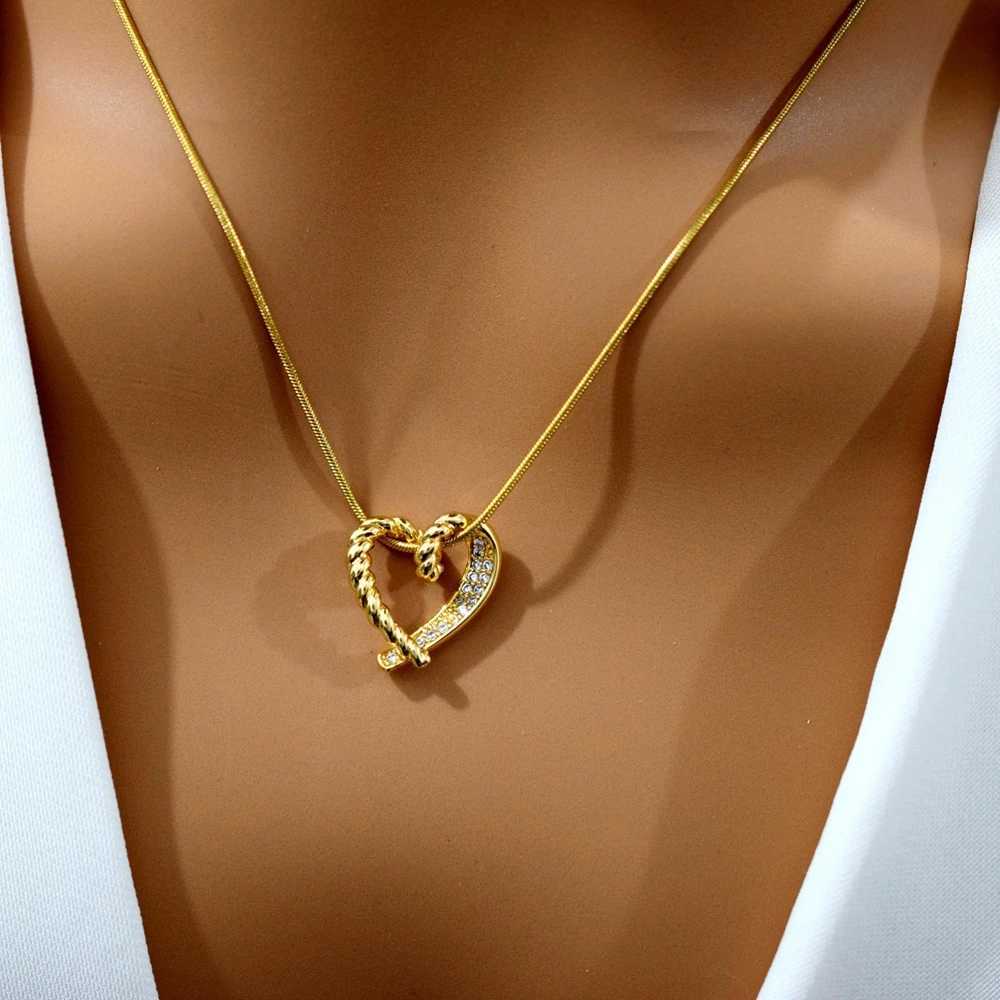 Stereoscopic StainlESS Steel Will Not Fade Small Peach Heart Golden Necklace for Women Heart Pendant CollaRBone Chain Gift M251216