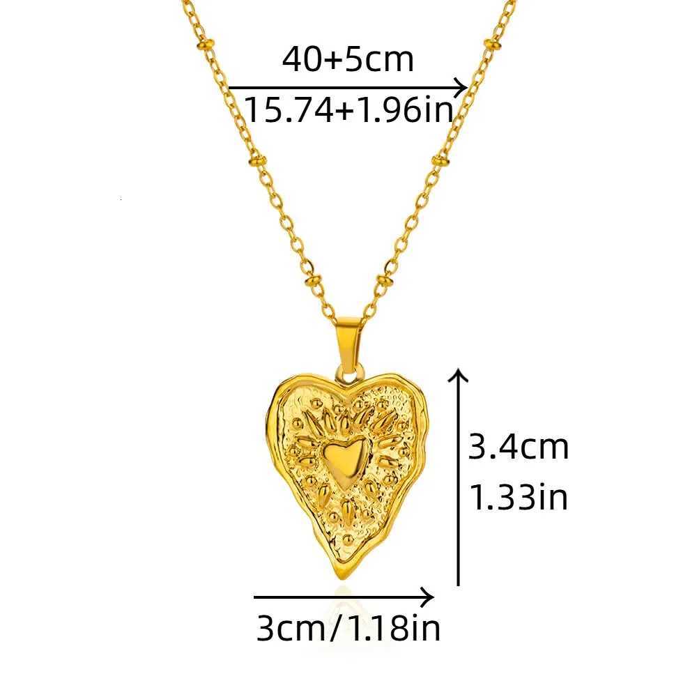Stainless Steel Geometric Necklace For Women Sunflower The moon and Heart Pendant Clavicle Chain Aesthetic Jewelry Accessories M251216