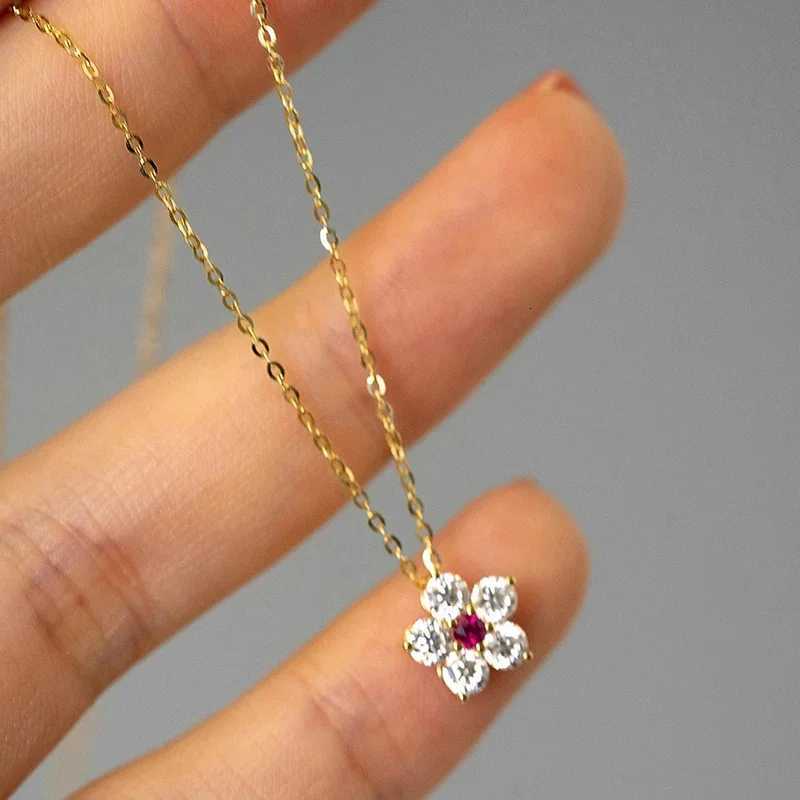 Huitan Delicate Flower Pendant Necklace for Women Exquisite Accessories with Brilliant Cubic Zirconia Graceful Female Jewelry M251216