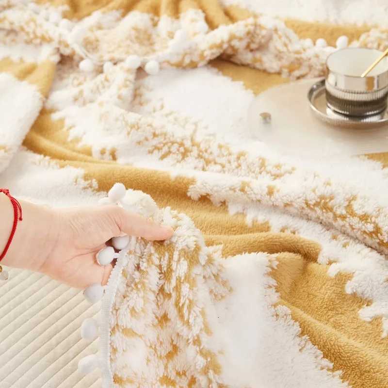 Double Sided Striped Jacquard Wool Ball Blanket Casual Blanket Comfortable and Breathable Winter Bed Sheet H251216 - view 7