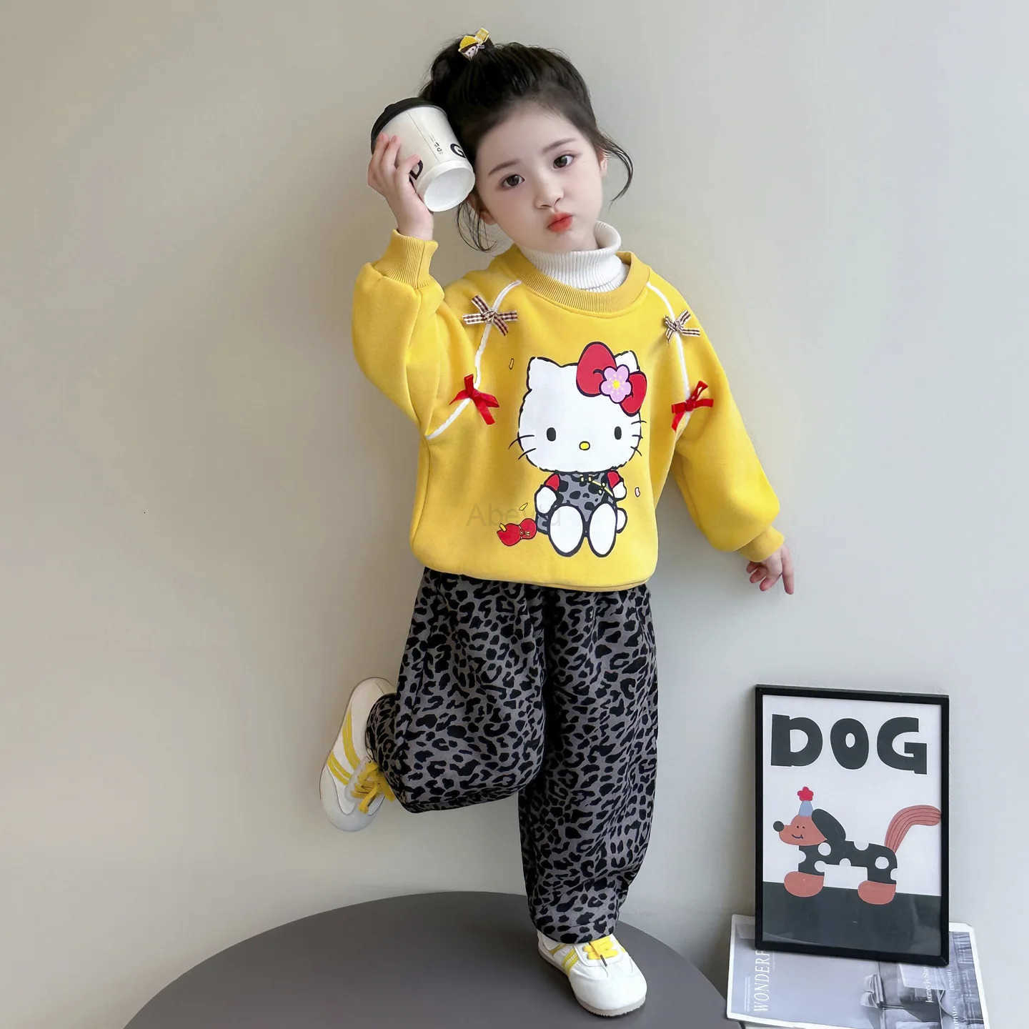 Sanrio Anime Hello Kitty Girl Long Sleeve Pants Set Winter Hoodless Sweatshirt Pants Kids Velvet Top Sports Pants Student Casual Wear H251216