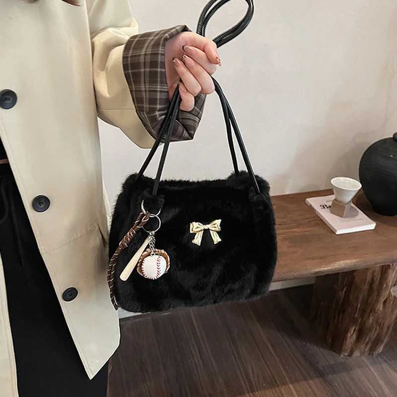 Plush Large-capacity Bag Womens Autumn and Winter New Simple Shoulder Underarm Bag Fashionable Fluff Bucket Handbag M251216