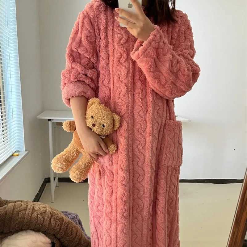 Bathrobe Woman Shower Autumn and Winter Thickened Coral Velvet Jacquard Sleeping Gown Long Section Solid Colour Warm Bath Robe C251216