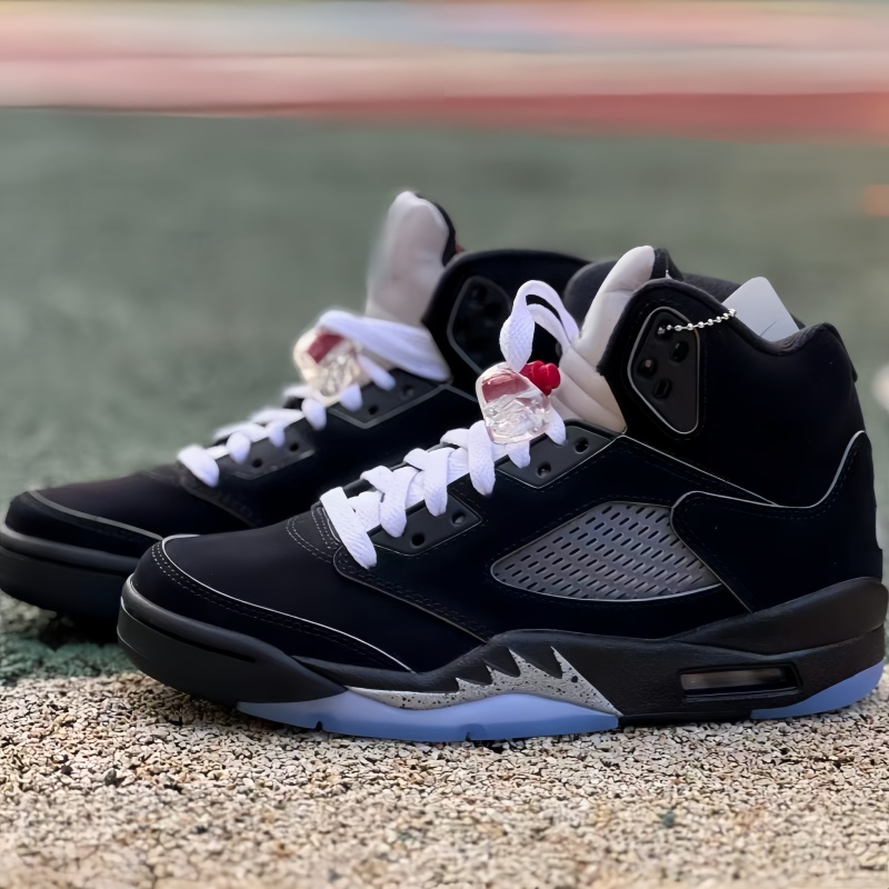 Casual shoes basketball shoes running shoes hiking shoes comfortable shoes vintage sneaker fashionable shoes classic shoes couple's shoes designer shoes