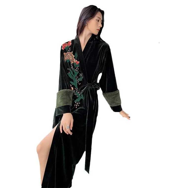 Luxury Kimono Velour Bathrobe Lady Elegant Homewear Warm Sleepwear Embroider Flower Peignoir Nightie Loose Velour Loungewear C251216