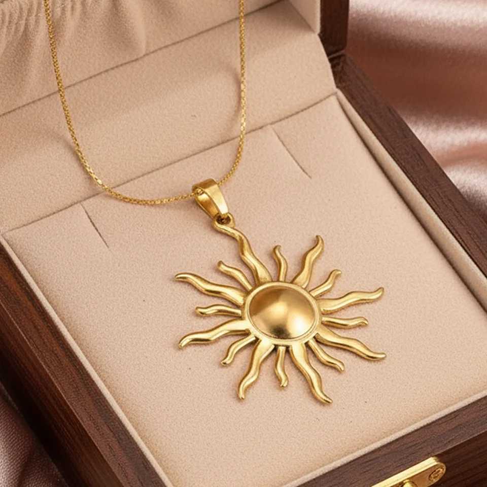 DOTIFI Fashion Sunflower Pendant Necklace Womens Sophisticated Light Luxury Stainless Steel Elegant Commuter Collarbone Chain M251216