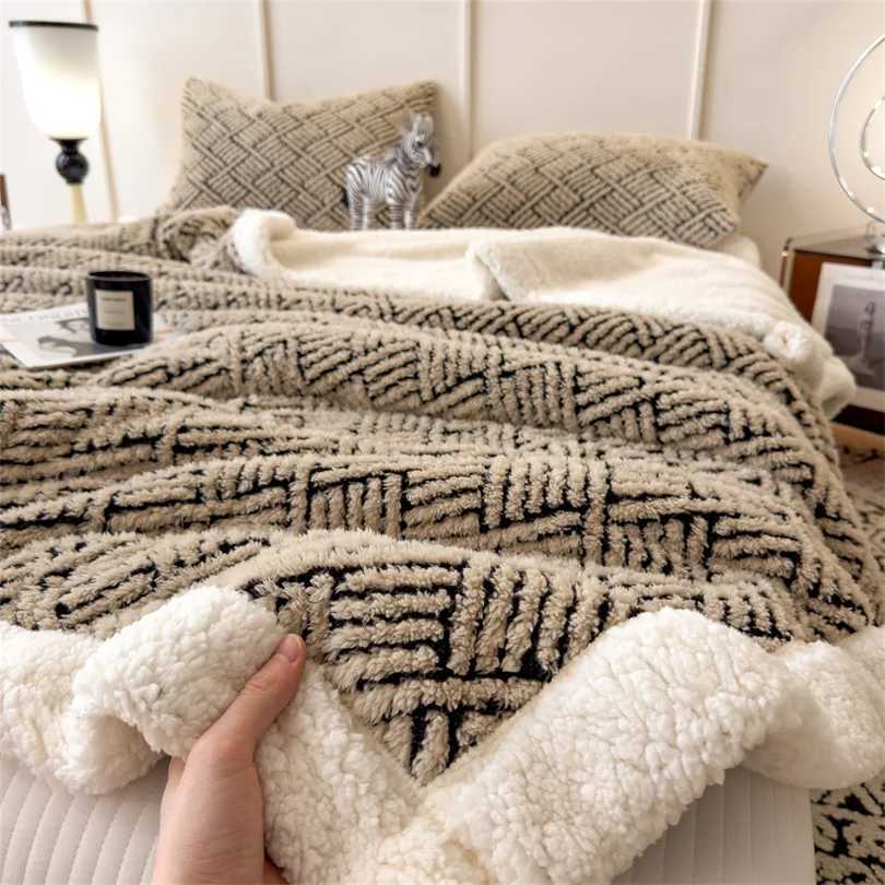 Luxury Double Layer Faux Fleece Fur Throw Blanket Soft Warm Gray Striped Office Sofa Blanket and Pillow Cases Fluffy Bed Blanket H251216 - view 3