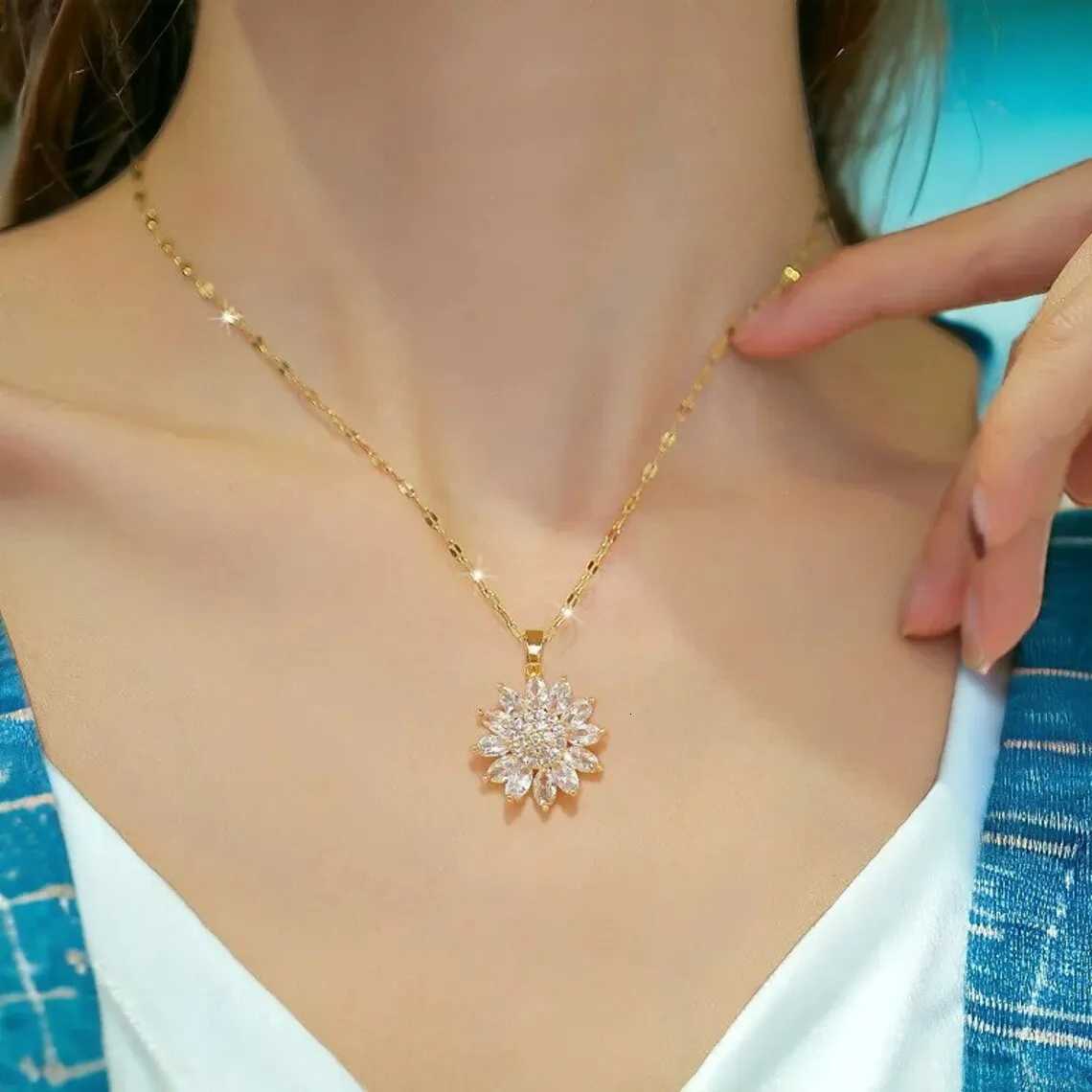 Luxury Zircon Sunflower Pendant Necklace for Women Gold Color Metal Full Zircon Sunflower Necklace Couple Wedding Jewelry M251216