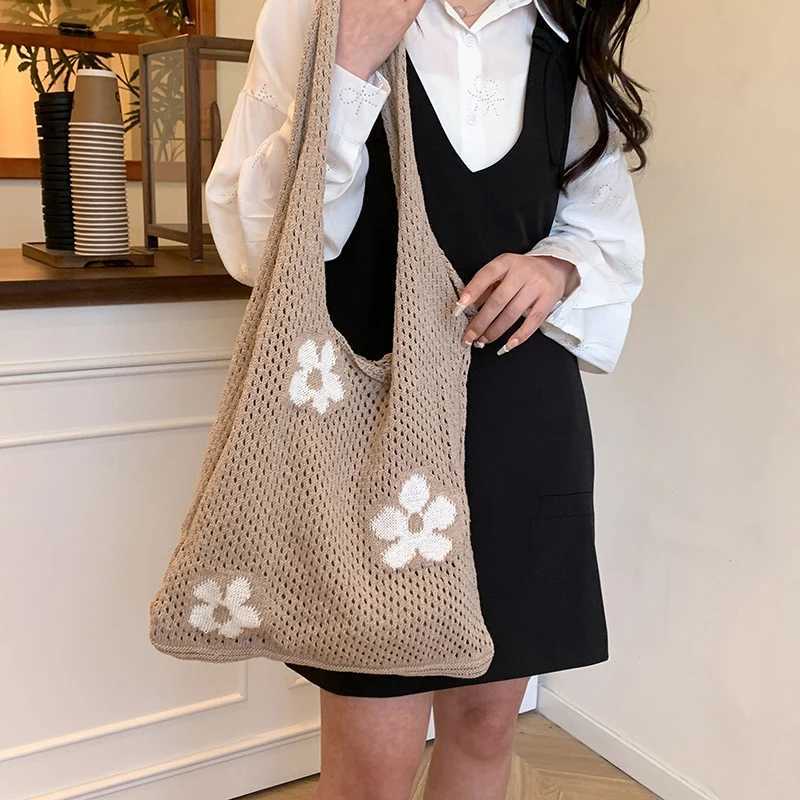 Summer Flower Woven Bag Mesh Hollow Shoulder Bag Fashion Handbag Super Cool Womens Knitted Bag Travel Beach Bag M251216