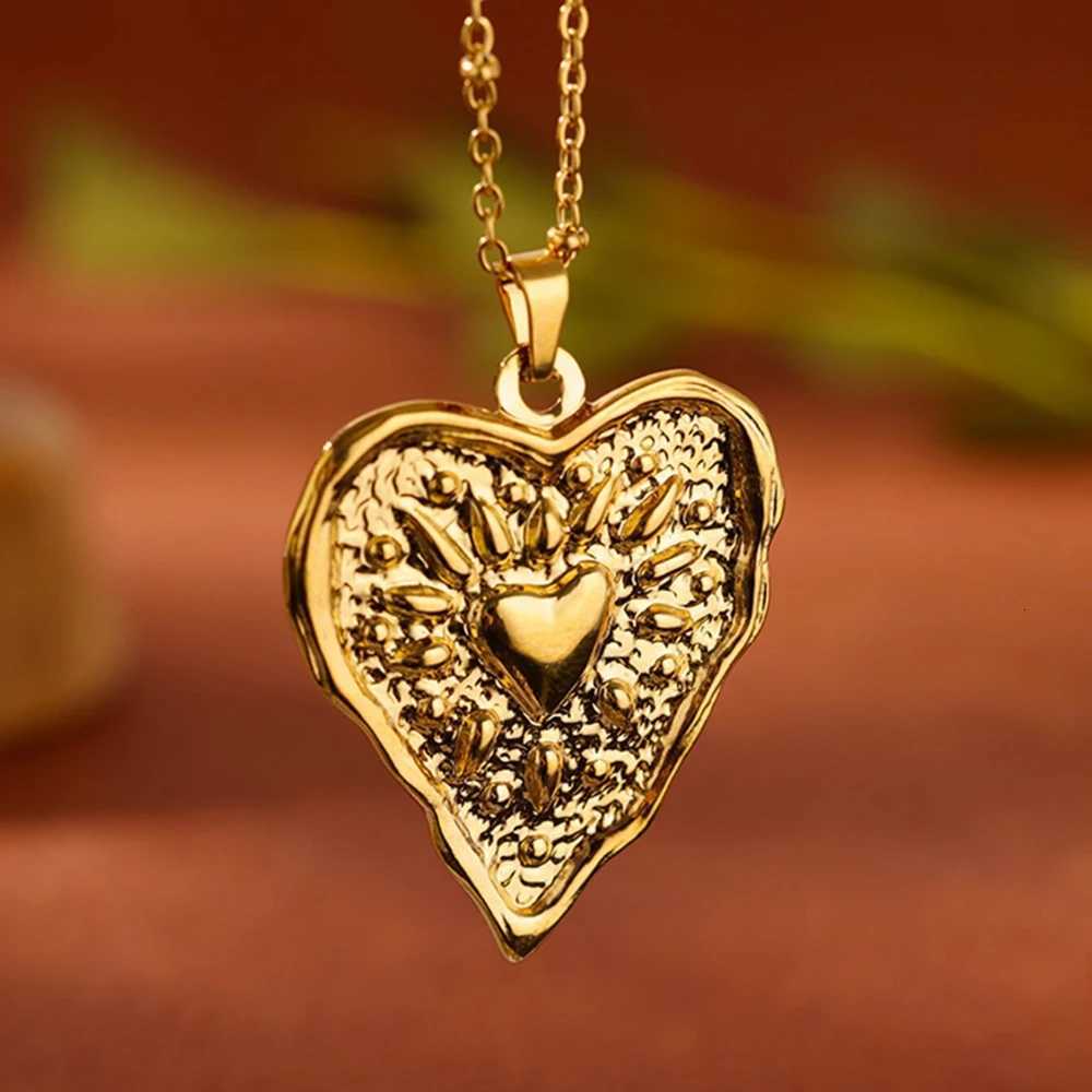 Stainless Steel Geometric Necklace For Women Sunflower The moon and Heart Pendant Clavicle Chain Aesthetic Jewelry Accessories M251216