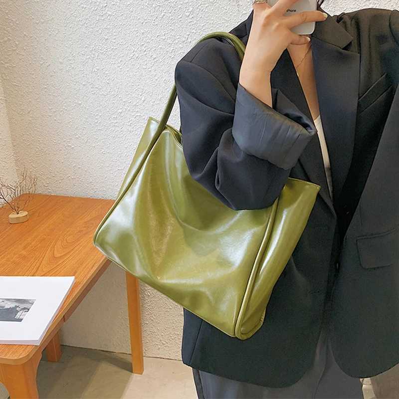 New Soft Leather Large Capacity Tote Bag with Niche Design For Handheld Use Women Commuting Shoulder Underarm Bag M251216