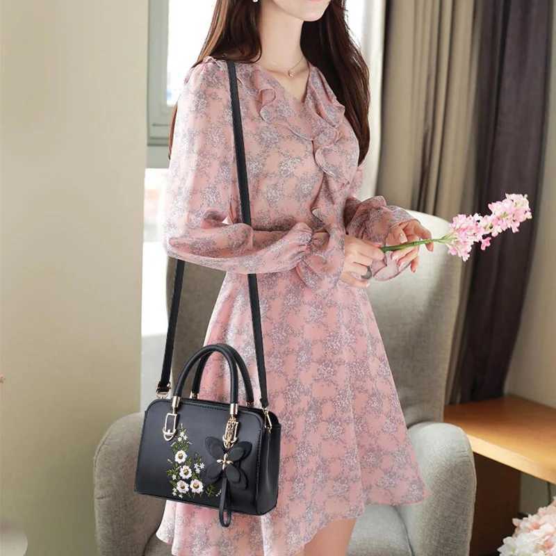 Fashion Women Embroidery Solid Color Shopper Totes Large Capacity Handbag Ladies Design Shoulder Crossbody Bag M251216
