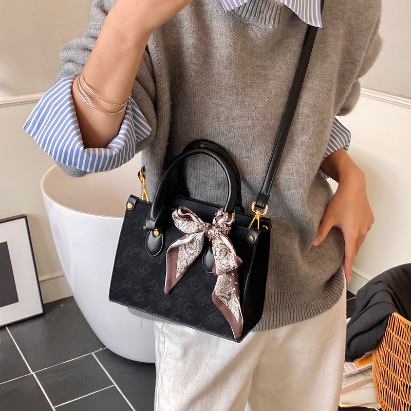 Free Shipping New Collection Minimalist Embossed Design Light Luxury Fashion Handbag Convertible Shoulder and Crossbody Bag Multiple Colors 2026 Hot I