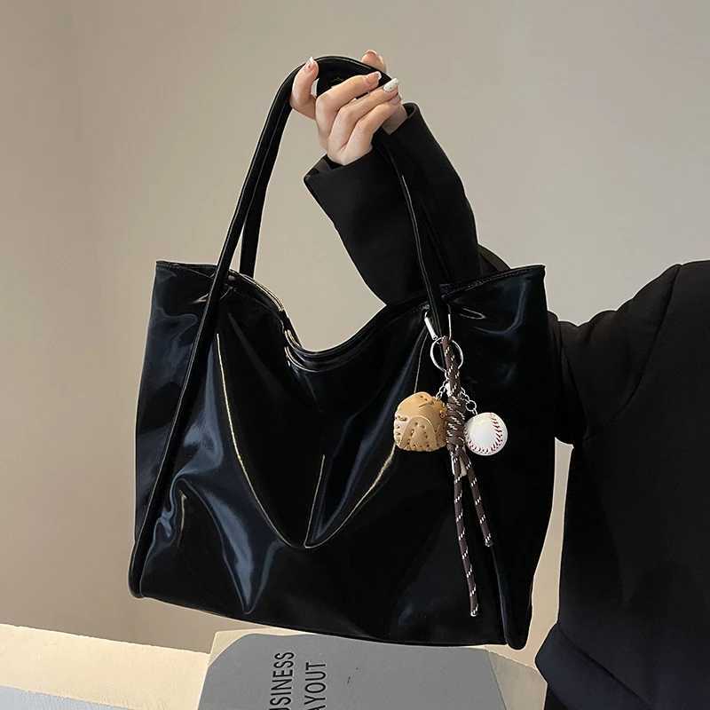 Black Large Capacity Tote Bag For Women New Simple Soft PU Leather Shoulder Bags Female Commuting Shopping Handbags M251216