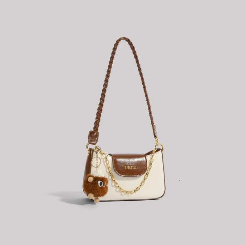 Popular Classic Leather Womens Crossbody Bag Fashionable Elegant Classy Finish Vintage Bag M251216