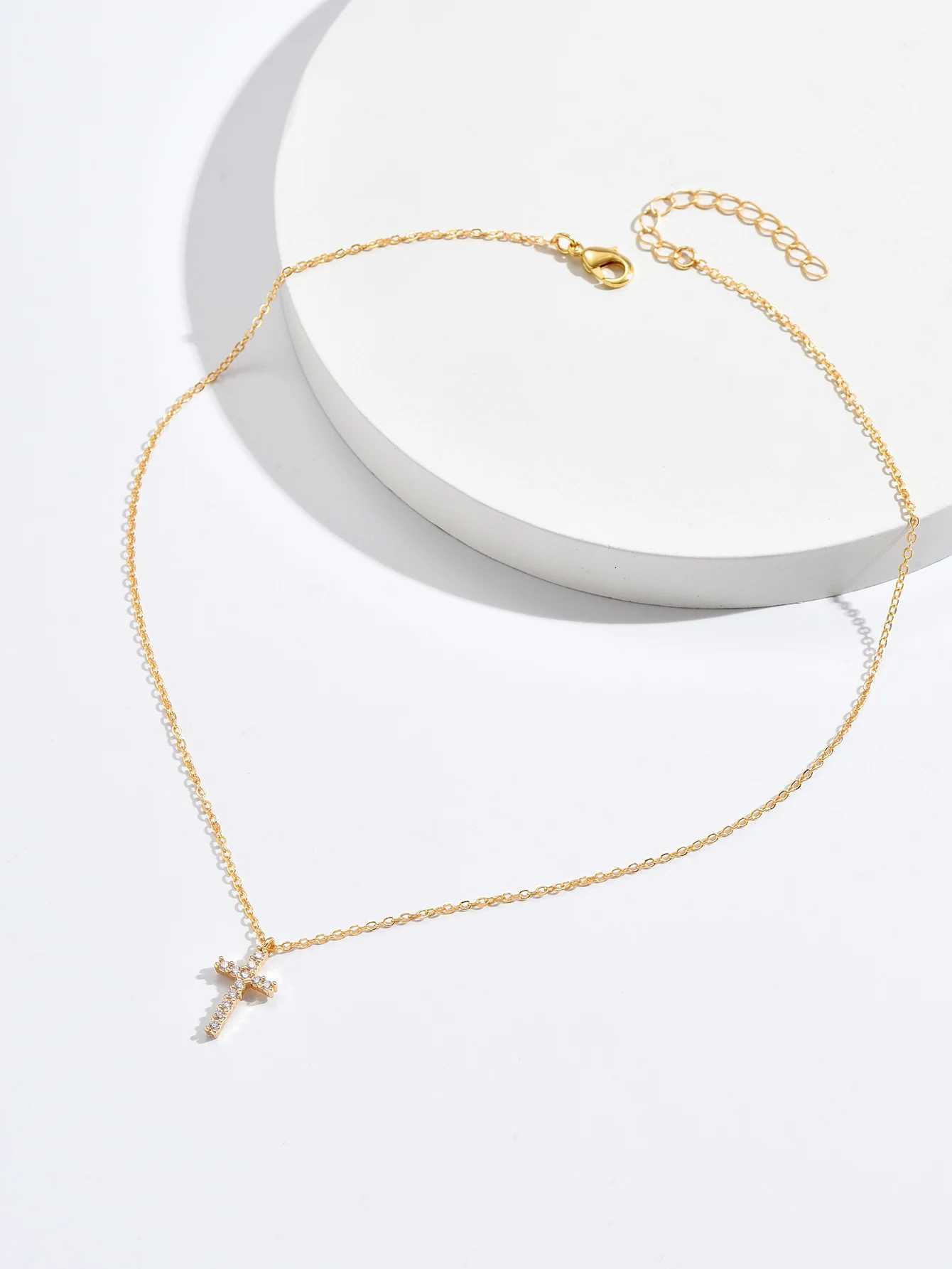 Fashion New Zircon Inlaid Cross Necklace Pendant Jewelry for Women Gold Color Long Clavicle Chain Necklaces M251216