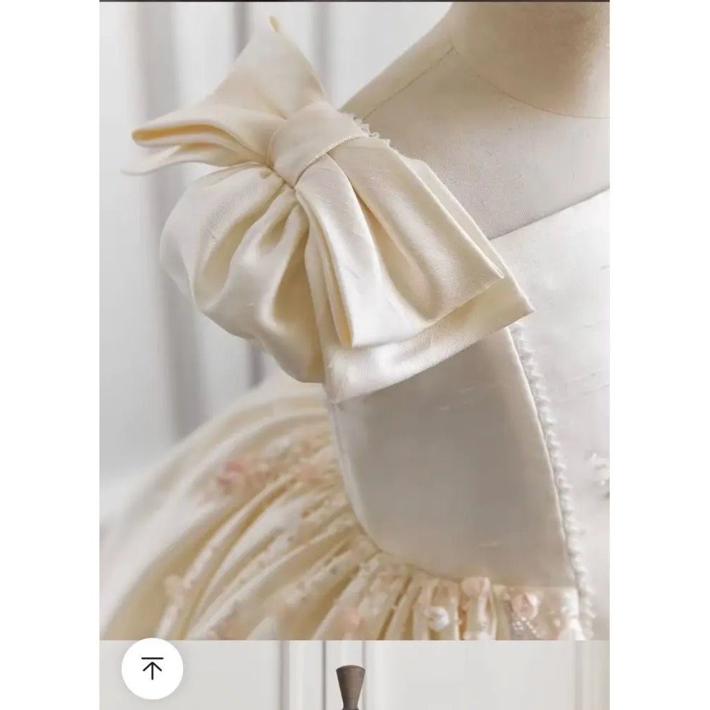 Princess White Ivory Satin Flower Girl Dresses With Detachable Cape Train Cute Baby Toddler Birthday Party Ball Gown Dress Floral Embroidery Robes BC2