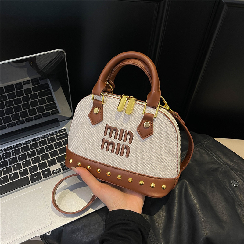 new Free delivery designer shoulder bag Fashionable casual workplace minimalist texture commuting crossbody bag