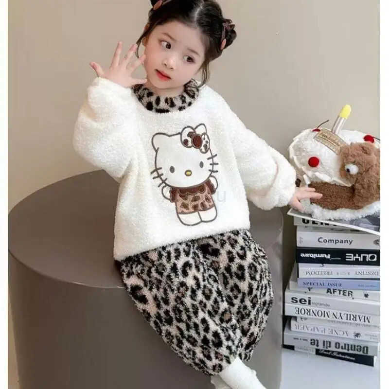 Sanrio Hello Kitty Girls Flannel Pajamas Autumn Winter Childrens Thickened Warm Cute Baby Girls Home Clothes Set Cute Gift H251216