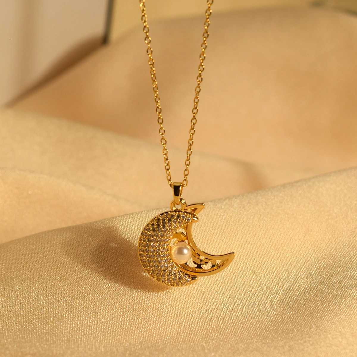 Womens Titanium Steel Chain Gold Plated Opening and Cclosing Moon Peach Heart Pearl Shell Necklace M251216